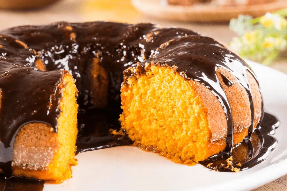 Pastel de zanahoria con cobertura de chocolate